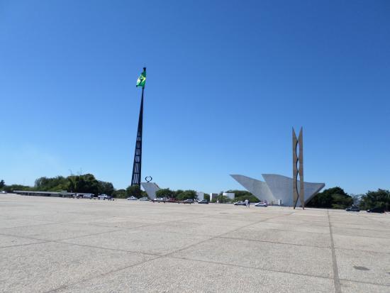 Mastro e Pavilhão Nacional