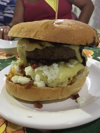 Casa Amarela Hamburguer e Cia