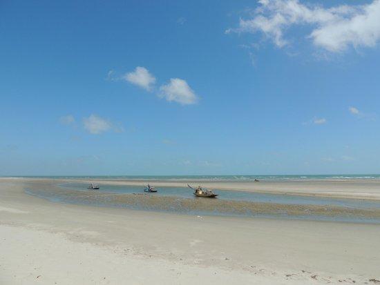 Pontal de Maceio Beach